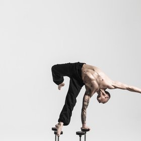 Reuben handbalancing 5 — figure reference